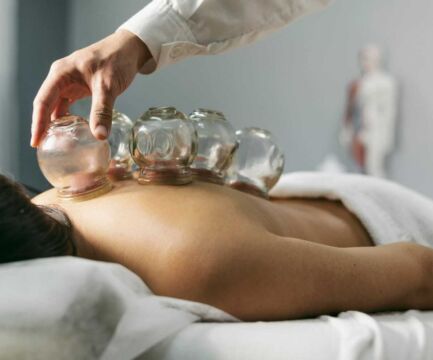 Banková terapia: Úľava od bolesti a zdravie pokožky