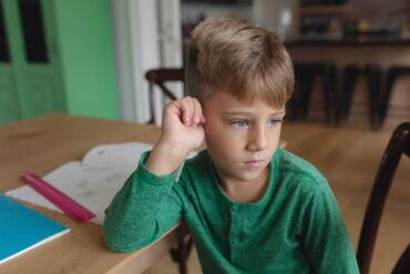 Mezi hlavní znaky ADHD patří i nepozornost.