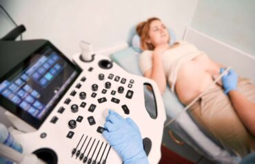 Ultrasonografie – vyšetření břicha pomocí sondy přístroje