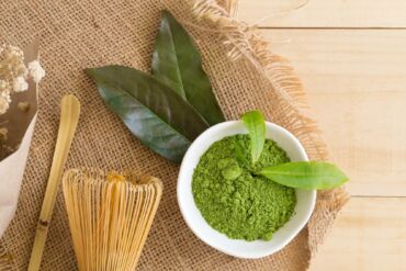 Matcha pomáhá předcházet přibývání na váze a snižuje hladinu cholesterolu.