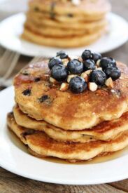 Čučoriedkové mandľové palacinky