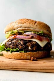 Vegánsky burger z čiernej fazule