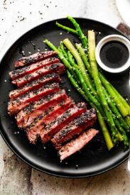 Sezamový steak so špargľou