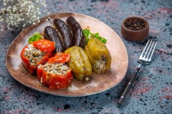 Plnená paprika quinoou a čiernou fazuľou