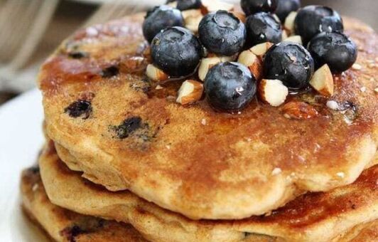 Čučoriedkové mandľové palacinky recept