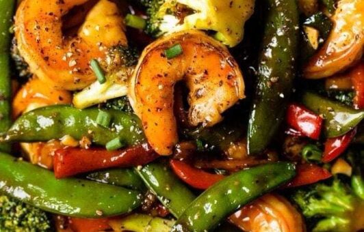 Medovo-cesnakové krevety a zelenina recept