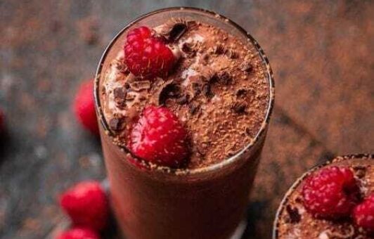 Veganský proteinový koktejl z tmavé čokolády s malinou recept