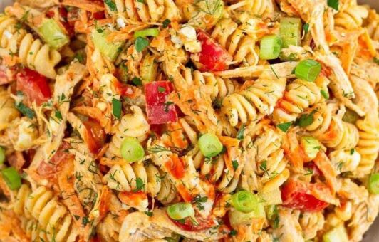 Buffalo kurací cestovinový šalát recept