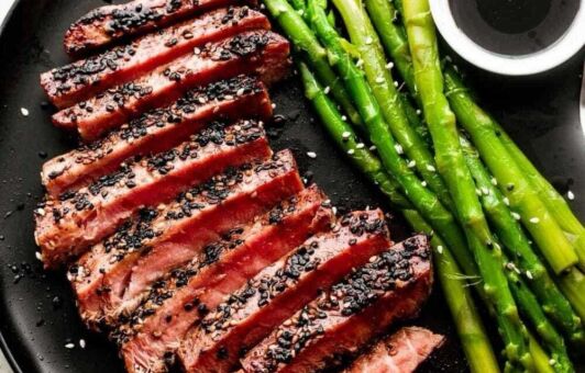 Sezamový steak so špargľou recept