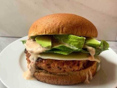 Burger s limetkou a chilli