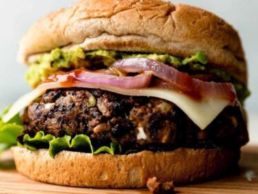 Vegánsky burger z čiernej fazule
