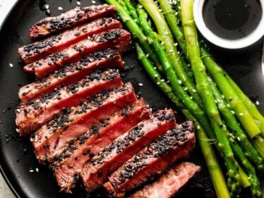 Sezamový steak so špargľou