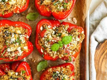 Plnená paprika quinoou a kuracím mäsom