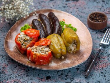 Plnená paprika quinoou a čiernou fazuľou